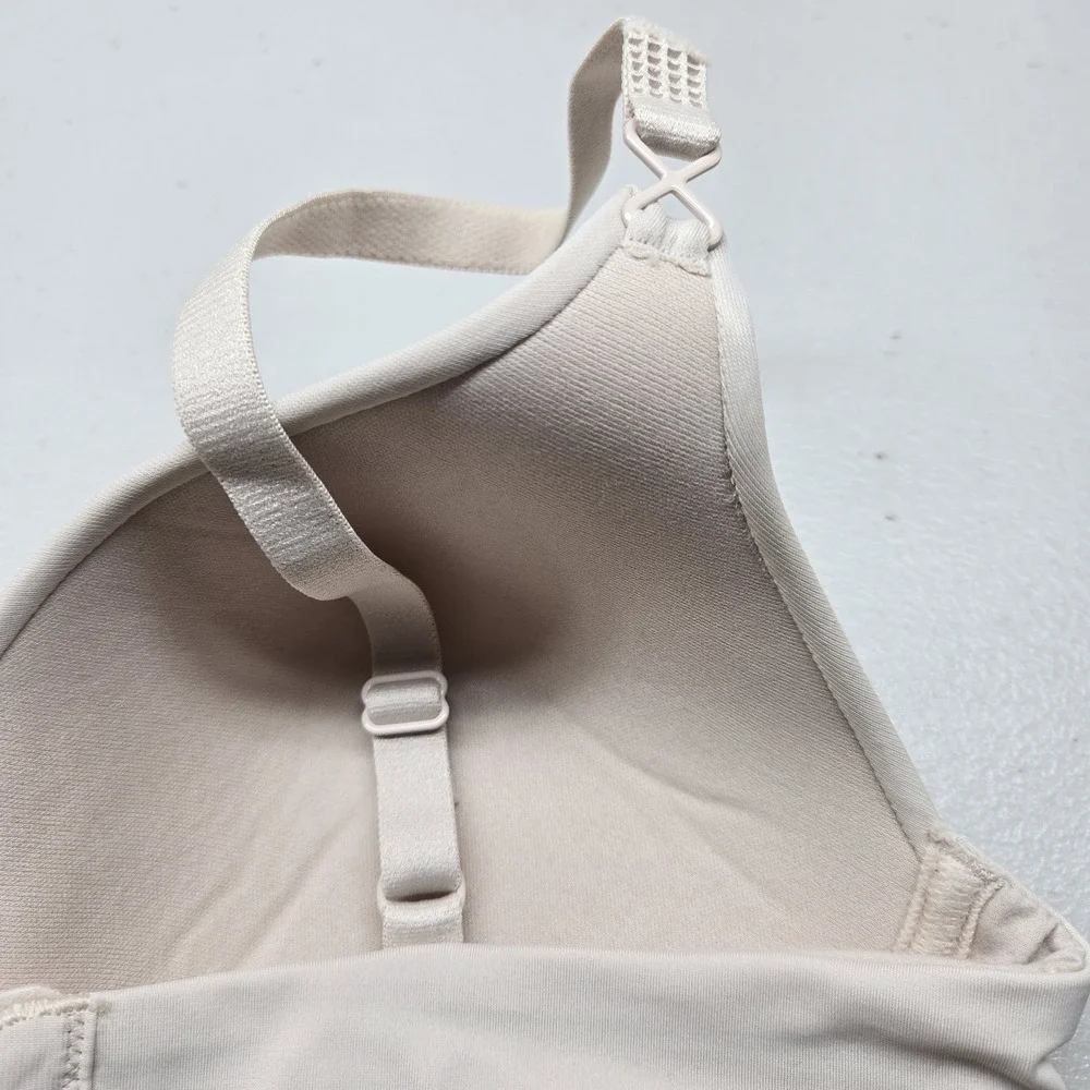 Warner's Women Bra 34B Beige T Shirt Wireless‎ Strap Adjustable